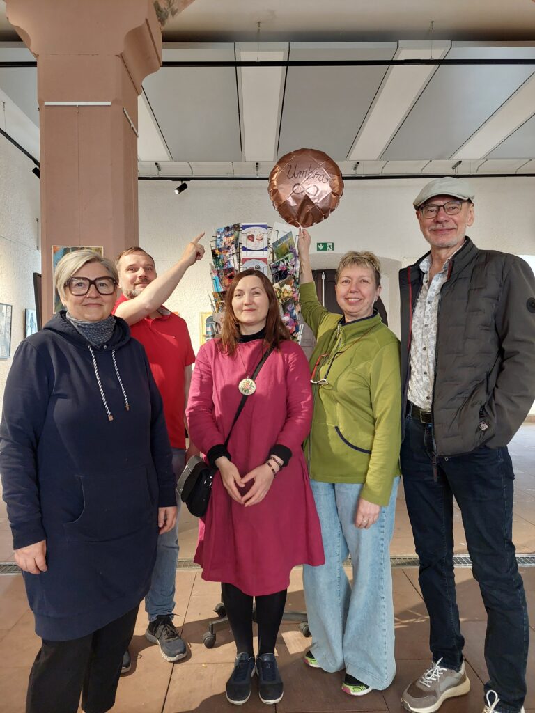 K&uuml;nstlergruppe umbra8 bei Ausstellung Gem&auml;lde im Gew&ouml;lbe im Rathausgew&ouml;lbe Durlach: Inga Fink, Arne Groh, Katharina Valeeva, Olga David, Kurt Boecker