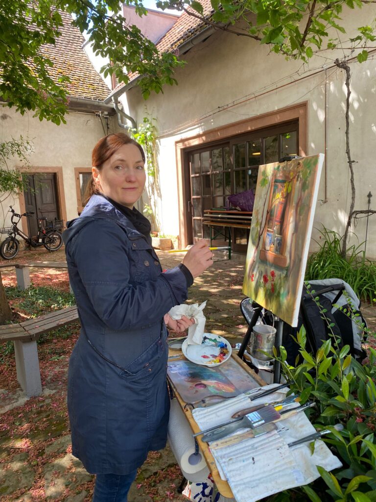 Katharina Valeeva malt alten Weinbauernhof